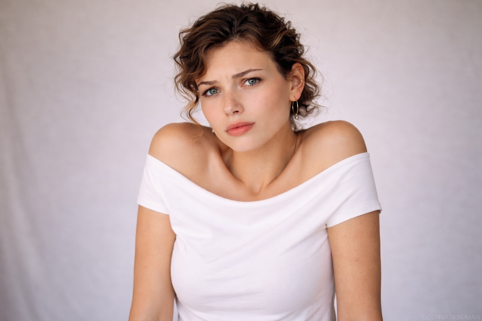 Example of raised shoulders creating tension and shortened neck in portrait photography