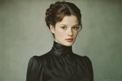 Classic Beauty vs Trends: Navigating the Timeless and the Transient in Modern Aesthetics